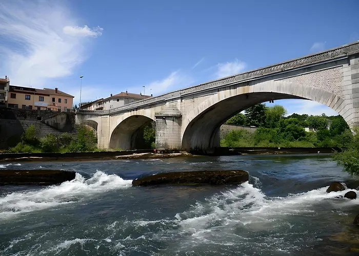 Gite L Ainstant A 2 Pas De La Riviere, Proche Cnpe Et A42