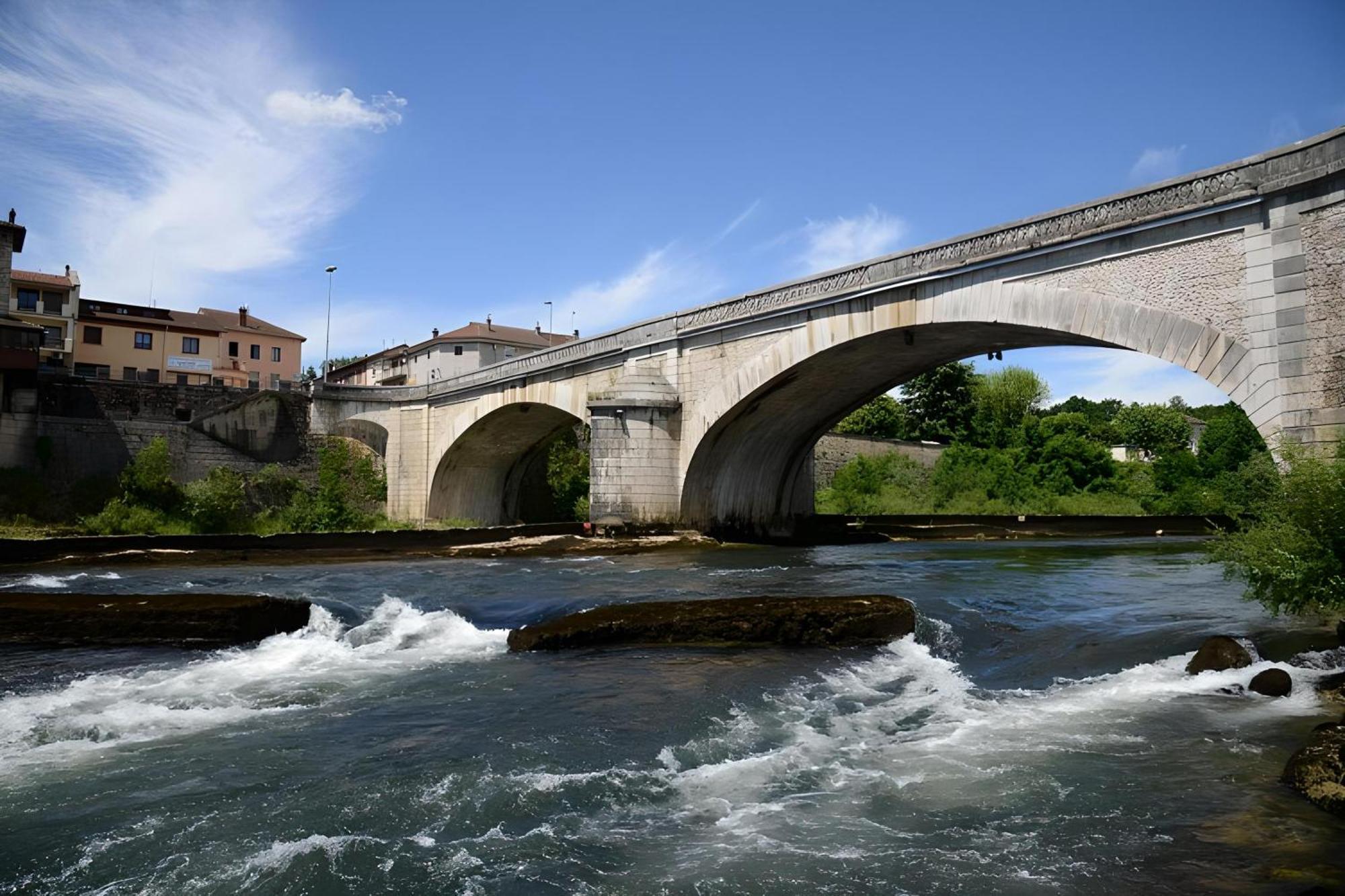L Ainstant A 2 Pas De La Riviere, Proche Cnpe Et A42