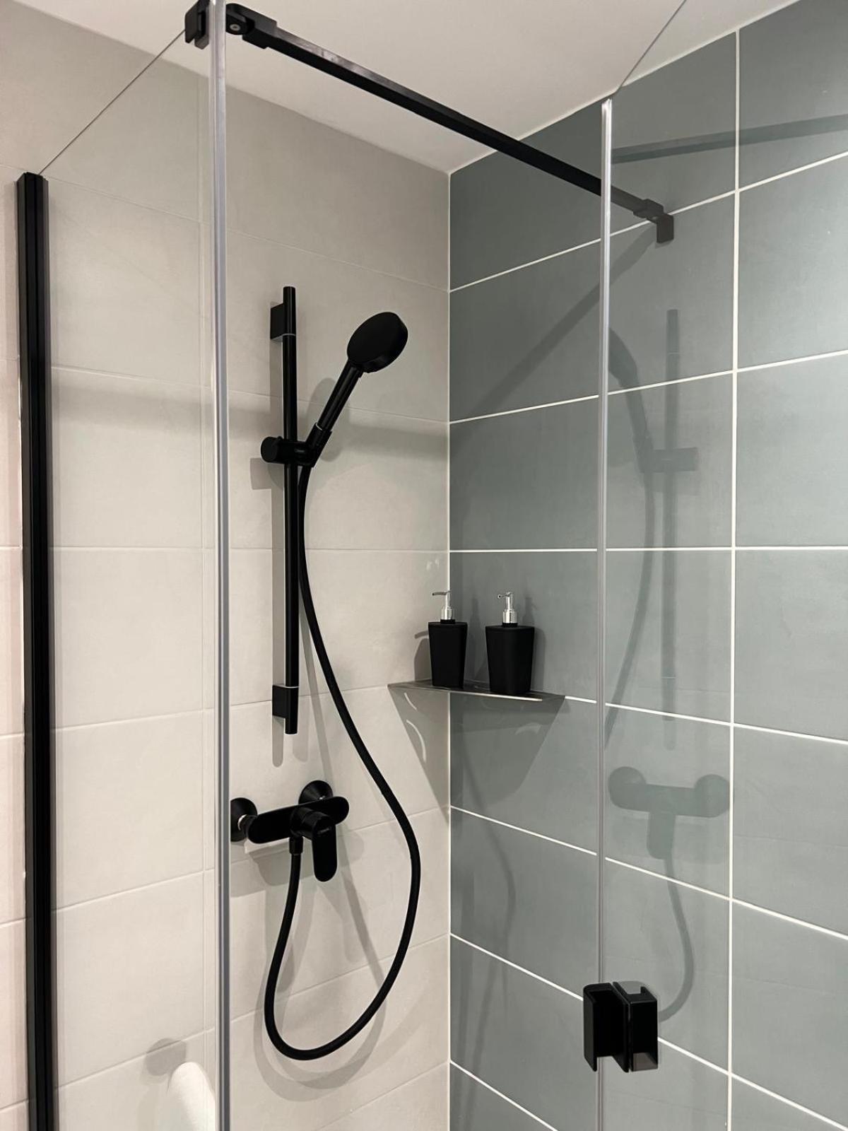 L Ainstant A 2 Pas De La Riviere, Proche Cnpe Et A42 Apartment *